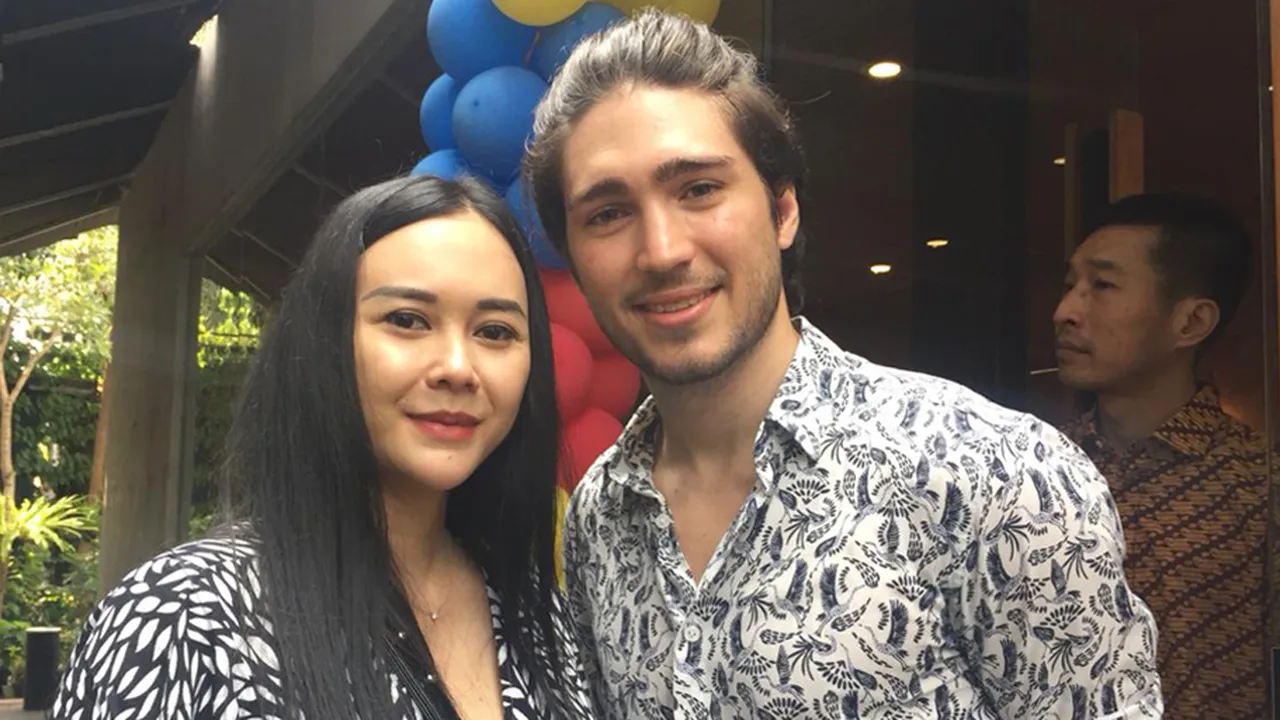 Nama Anak Aura Kasih Terinspirasi dari Lagu Arctic Monkeys