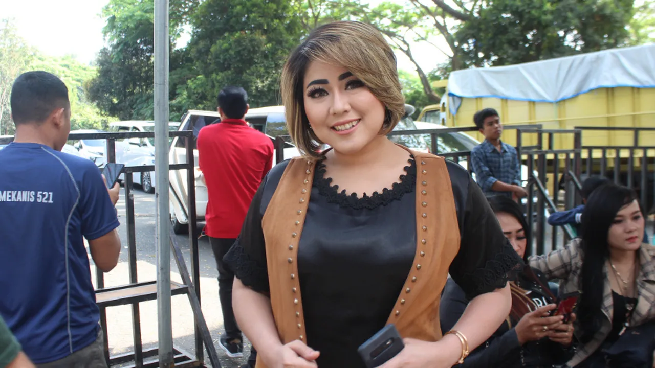 Nama Mirip, Wiwik Sagita dan Eny Sagita Bukan Saudara Lho!