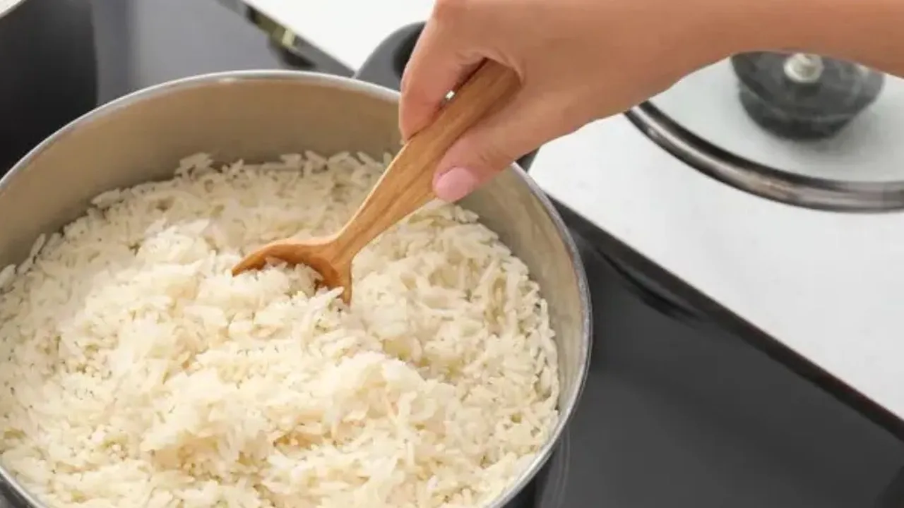 Nasi Panas vs. Nasi Dingin, Pilihan Sehat Mana yang Lebih Menguntungkan?