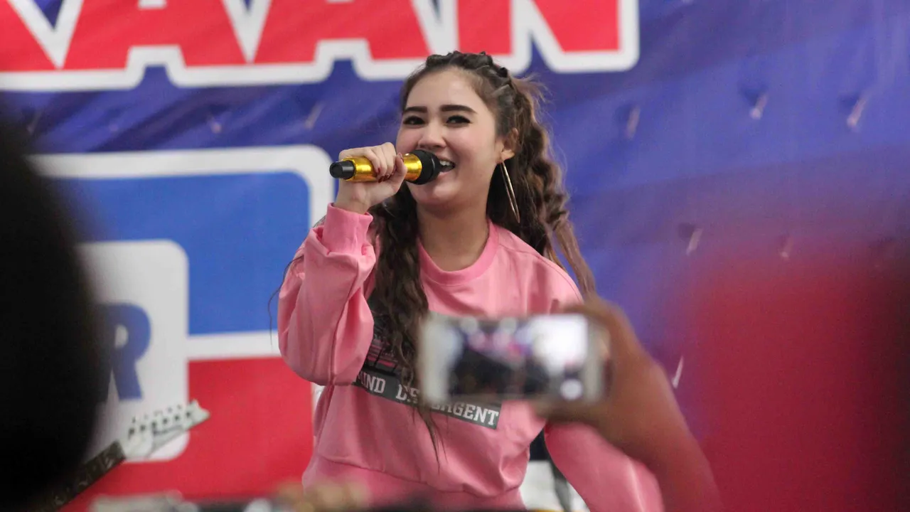 Nella Kharisma Persembahkan Empat Lagu Untuk Penggemarnya di Malang
