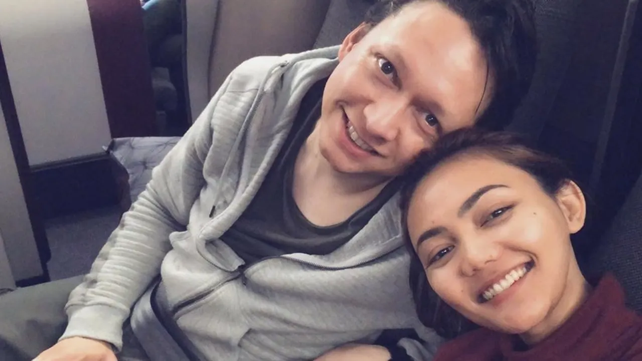 Netizen Sering Sebut Suaminya Pengangguran, Rina Nose Beri Jawaban Telak Netizen Sering Sebut Suaminya Pengangguran, Rina Nose Beri Jawaban Telak