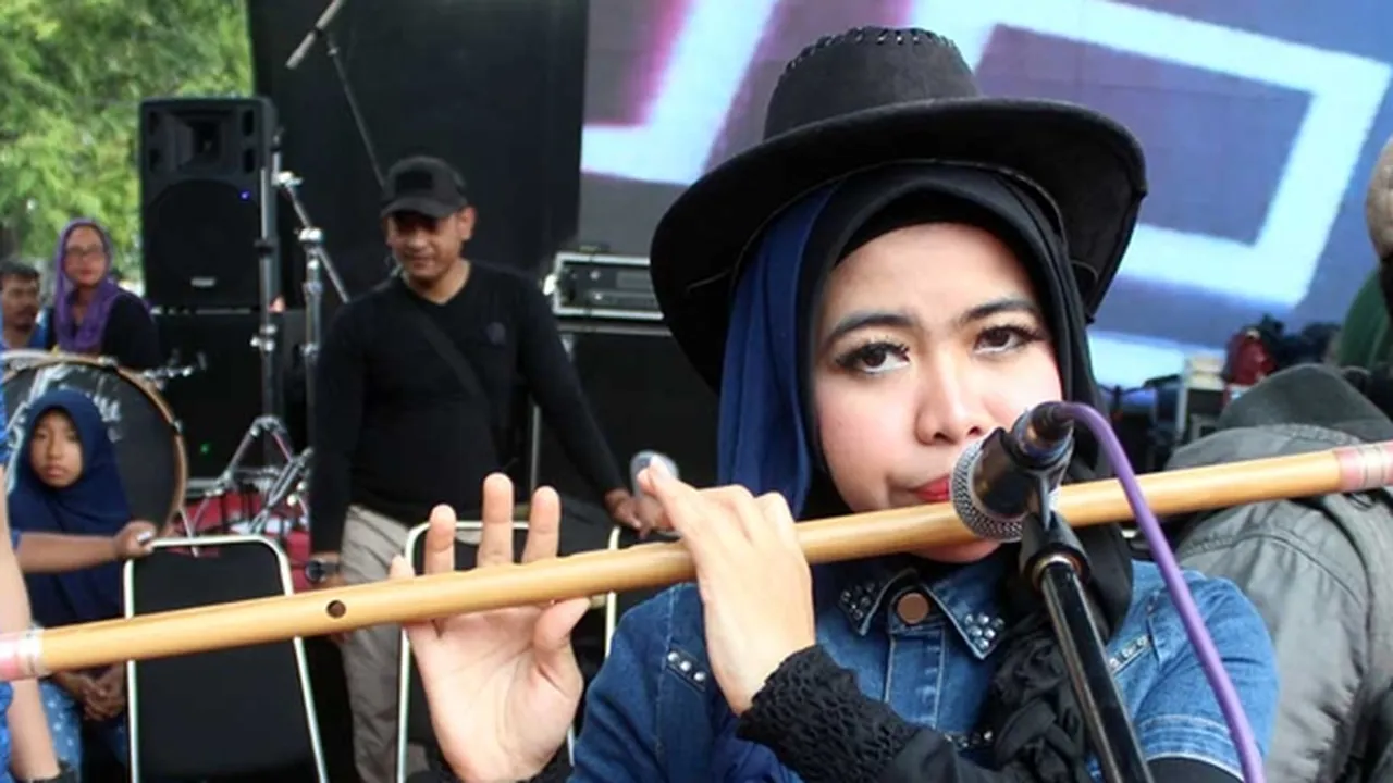 New Kendedes - Nonik Sanjaya Hidup dari Meniup Bambu