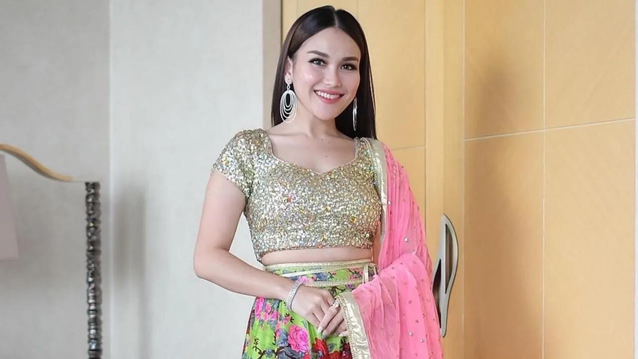 Nggak Cuma Honor dari Televisi, 9 Sumber Kekayaan Ayu Ting Ting yang Bikin Cuan Ngalir Terus