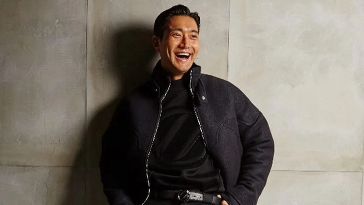 Nggak Cuma Nasi Goreng, Siwon Ternyata Juga Doyan Makan Klepon
