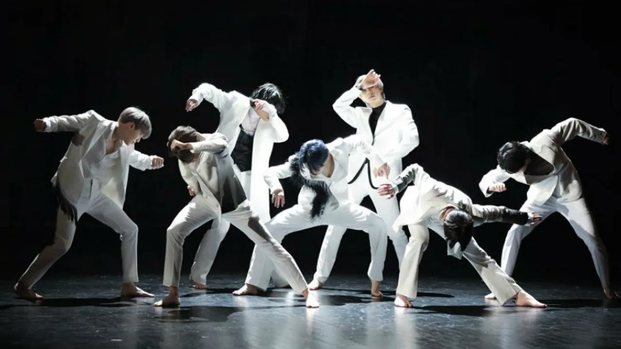 Nggak Mau Kalah dari ARMY, Begini Reaksi Kocak BTS saat Nonton MV 'Black Swan'