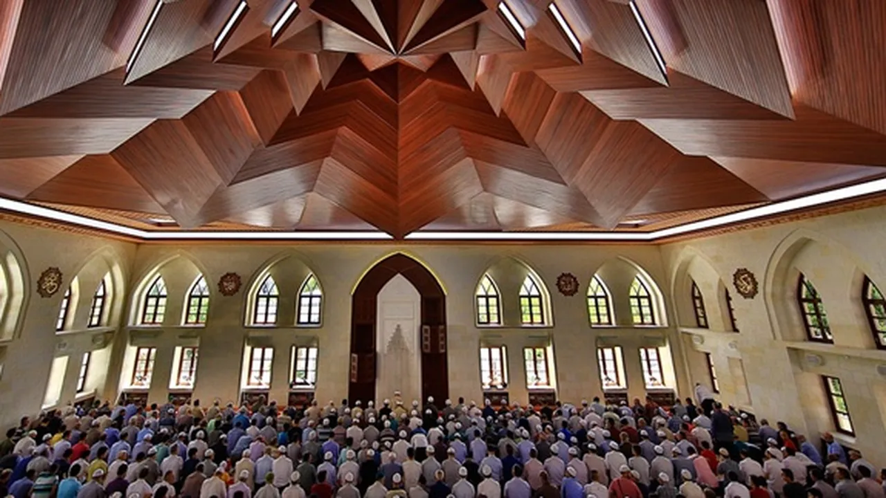 Niat dan Tata Cara Sholat Idul Adha, Lengkap dengan Panduan Protokol Kesehatan dari Kemenag