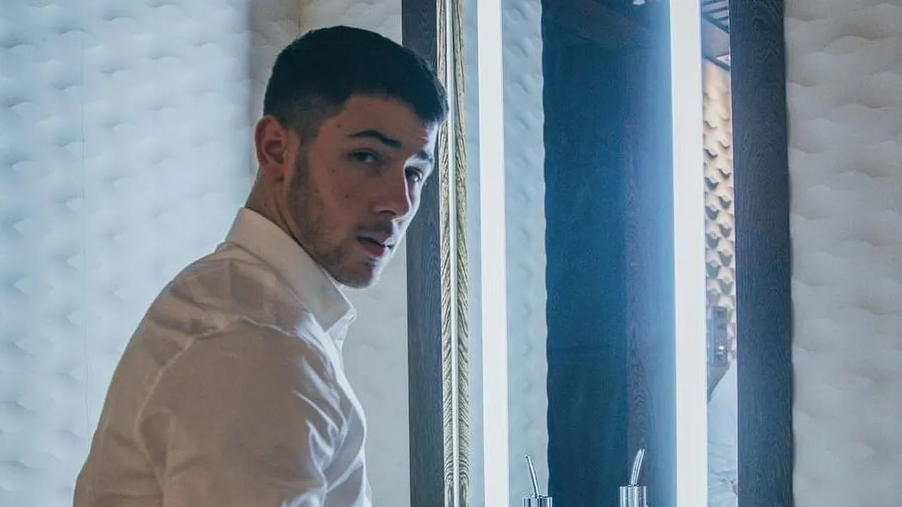Nick Jonas Ajukan Diri Perankan Batman, Cocok Gak Nih?