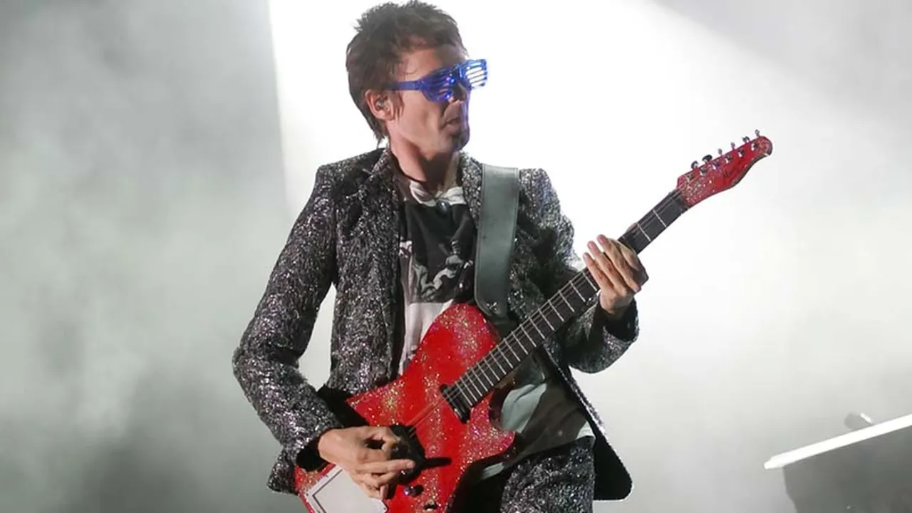 Nih! 7 Gitaris Dengan Signature Model Milik Mereka Sendiri