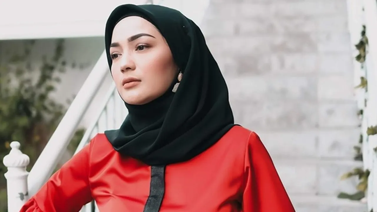 Nikahi Zaskia Gotik, Sirajuddin Mahmud Selama Ini Tak Pernah Nafkahi Mantan Istri Nikahi Zaskia Gotik, Sirajuddin Mahmud Selama Ini Tak Pernah Nafkahi Mantan Istri