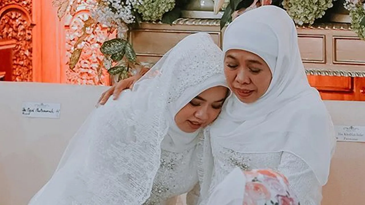 Nikahkan Anak, Gubernur Khofifah Uji Calon Menantu Baca Surat Al Fatihah