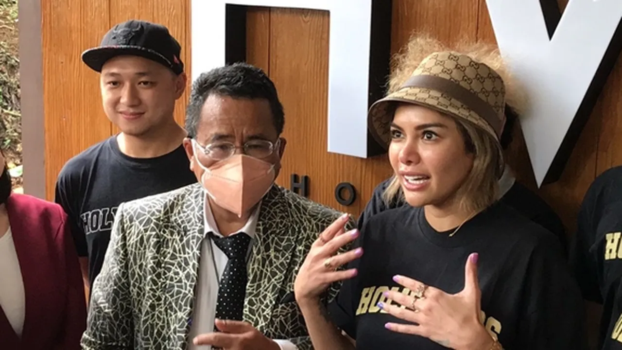 Nikita Mirzani dan Hotman Paris Beli Saham Holywings Seharga Miliaran Rupiah