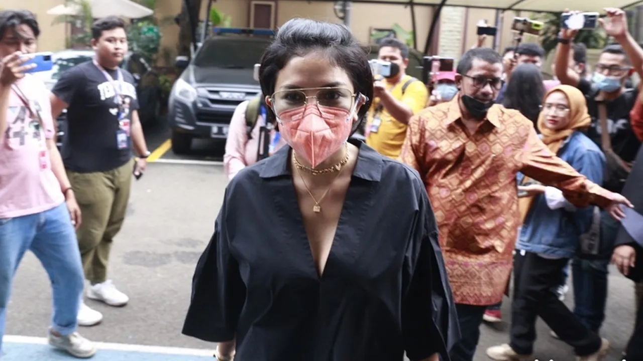 Nikita Mirzani Dikabarkan Teriak Tak Terima Ditahan, Pengacara: Itu Urusan Lain Nikita Mirzani Dikabarkan Teriak Tak Terima Ditahan, Pengacara: Itu Urusan Lain