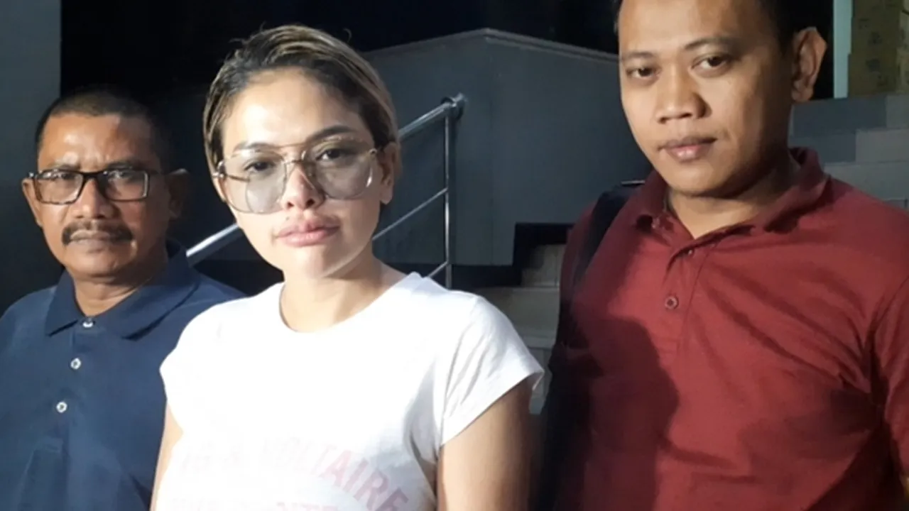 Nikita Mirzani Laporkan Wanita yang Menyebut Dirinya Pelacur ke Polisi!