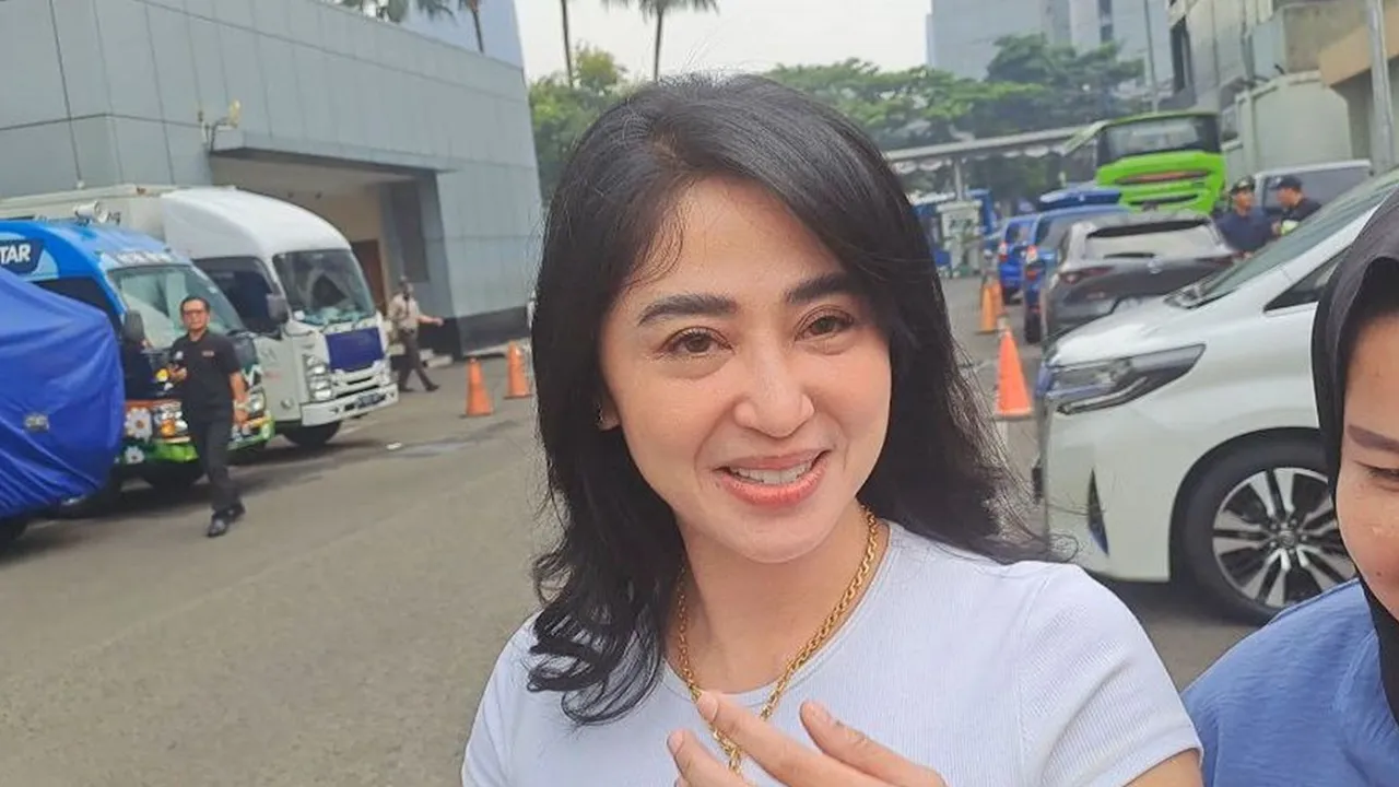 Nikita Mirzani Singgung Gaji Pacarnya dan Sebut Dirinya Pernah Jadi PSK, Dewi Perssik Beri Pesan Menohok