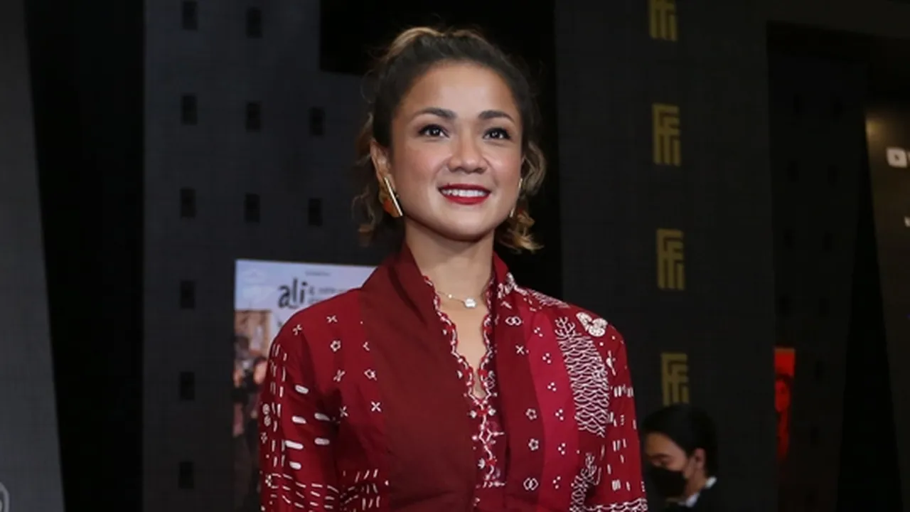 Nonton Teaser 'KELUARGA CEMARA 2', Nirina Zubir Gemas Sendiri: Makin Gak Sabar Nonton Teaser 'KELUARGA CEMARA 2', Nirina Zubir Gemas Sendiri: Makin Gak Sabar