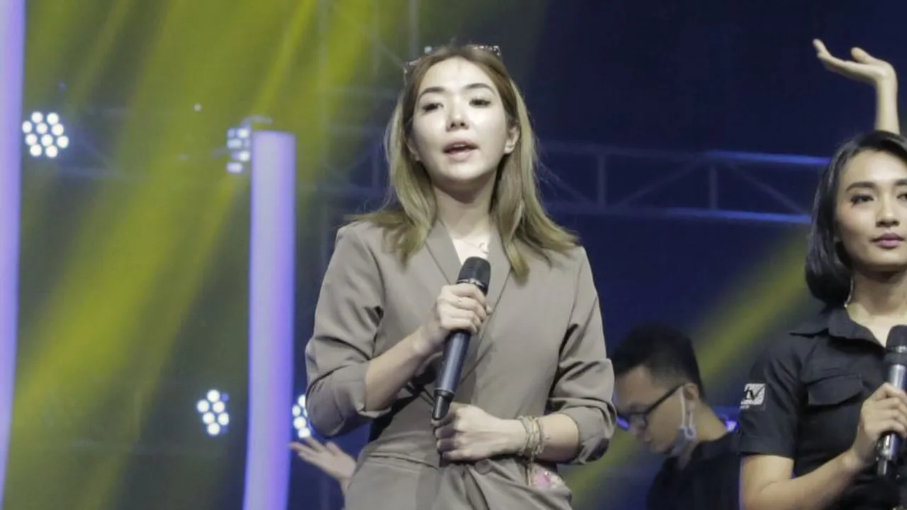 Nyanyikan OST 'KELUARGA CEMARA', Gisel Menangis di Depan Gempi