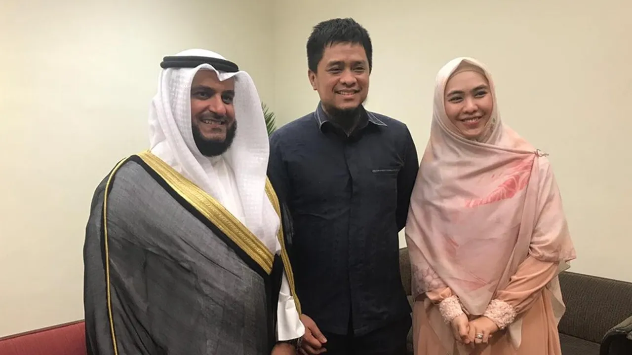 Oki Setiana Dewi bertemu dengan Syaikh Mishari Rashid di Malaysia