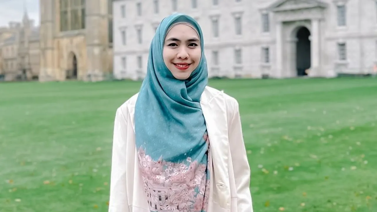 Oki Setiana Dewi Beserta Keluarga Putuskan Pindah ke Mesir, Ingin Dalami Ilmu Agama Islam Oki Setiana Dewi Beserta Keluarga Putuskan Pindah ke Mesir, Ingin Dalami Ilmu Agama Islam