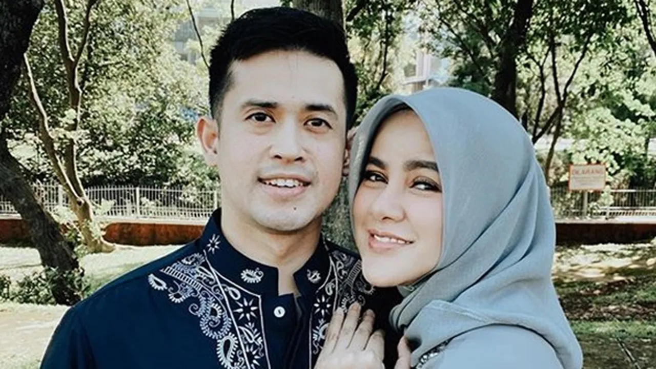Olla Ramlan Angkat Bicara Soal Isu Dikira Punya Masalah dengan Sang Suami