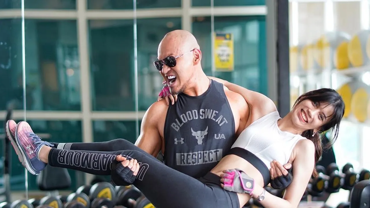 One Step Closer, Deddy Corbuzier Bertunangan dengan Sabrina Chairunnisa