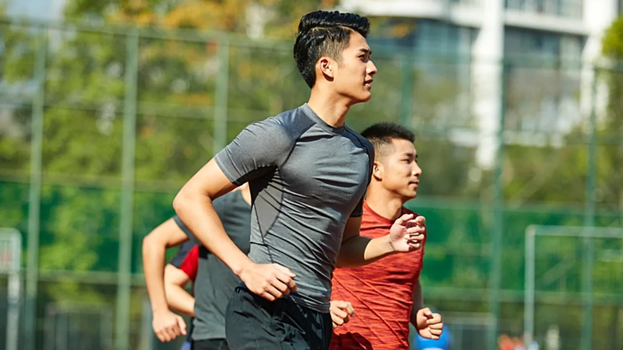 Inspirasi Outfit Jogging Simple dan Nyaman untuk Pria yang Harus Kamu Coba