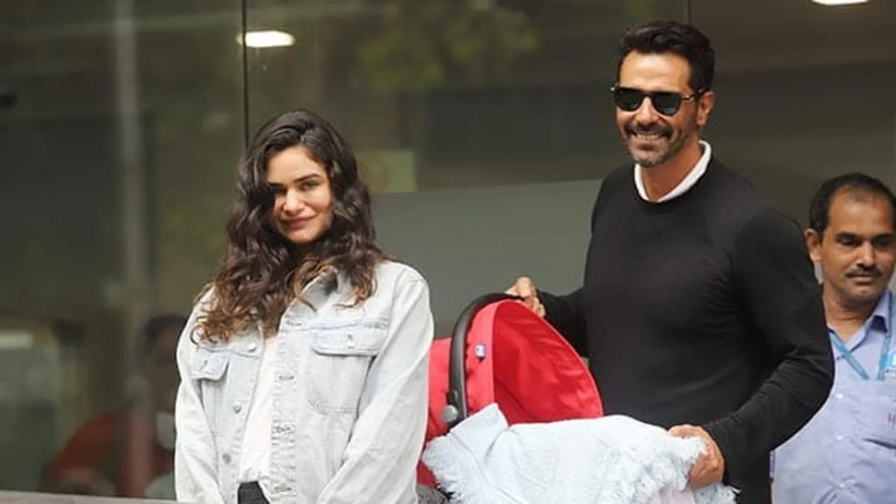 Pacar Arjun Rampal Melahirkan Seorang Bayi Laki-Laki, Selamat!