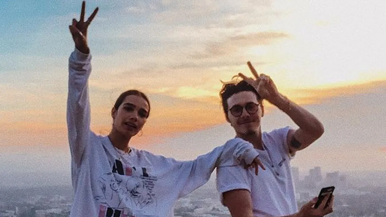 Pacar Baru Brooklyn Ternyata Mirip dengan Victoria Beckham!