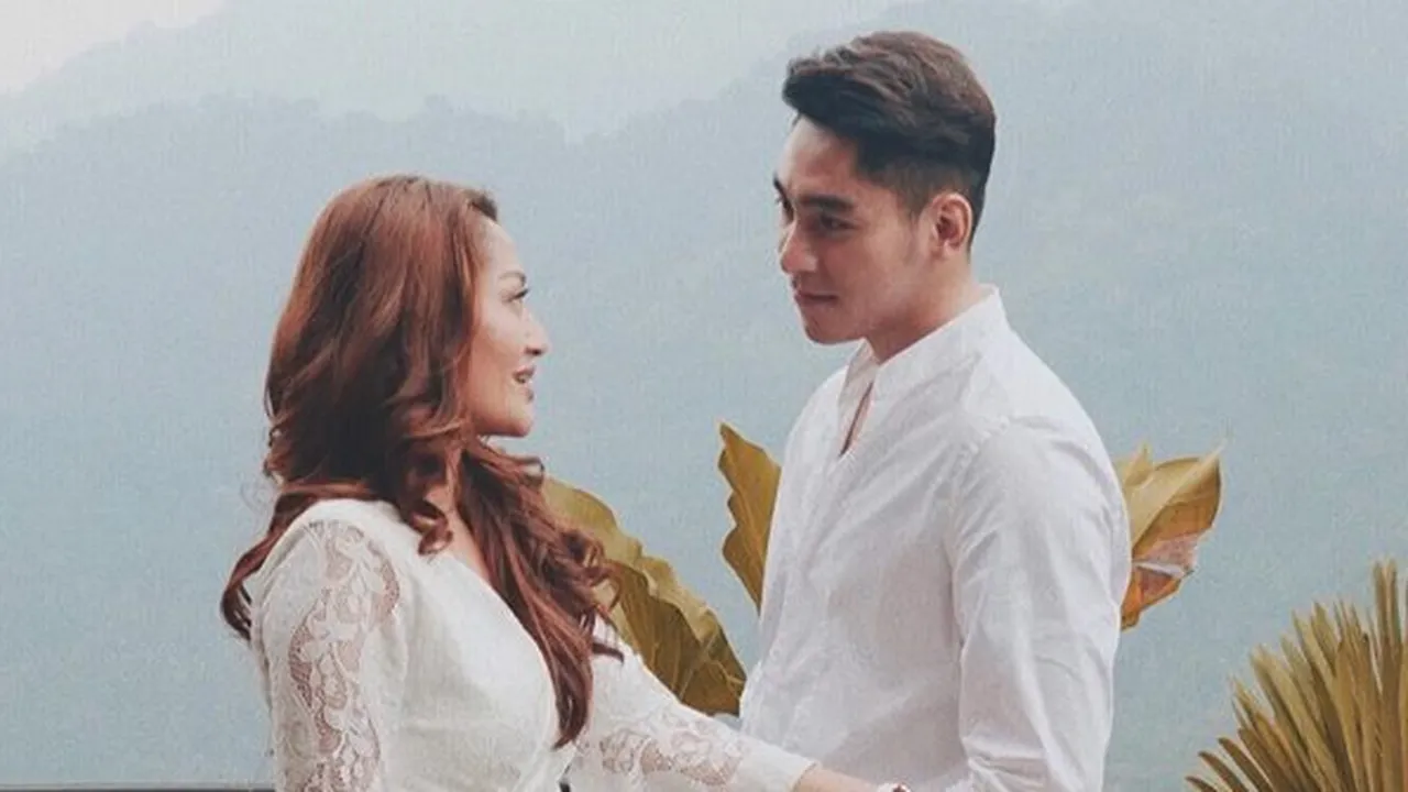 Pacar Siti Badriah Gelar Pesta Bujang Jelang Nikah, Ditantang Buka Baju - Cium Ketiak