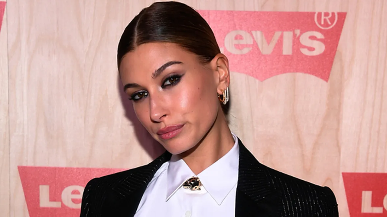 Pakai Baju Couple, Justin Bieber Cium Mesra Hailey Baldwin Pakai Baju Couple, Justin Bieber Cium Mesra Hailey Baldwin