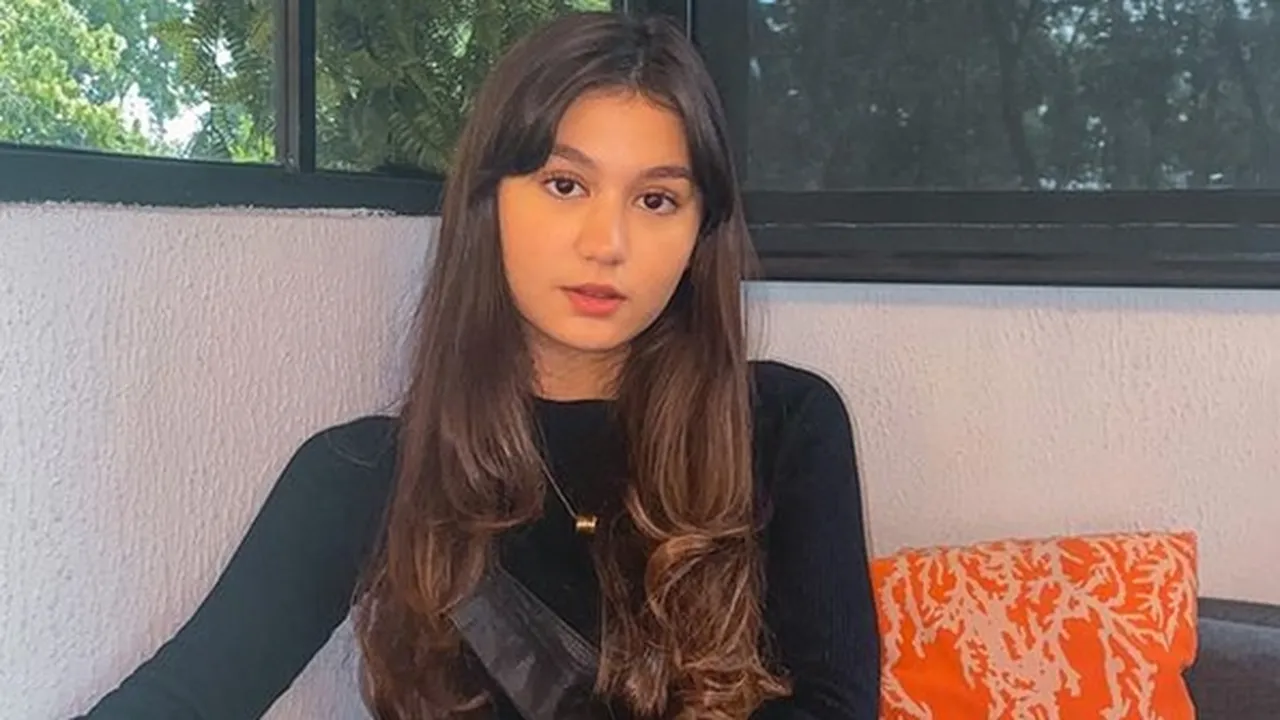 Pakai Dress Hitam, Zoe Jackson Bintang 'BUKU HARIAN SEORANG ISTRI' Tampil On Point Pamer Kaki Jenjang!