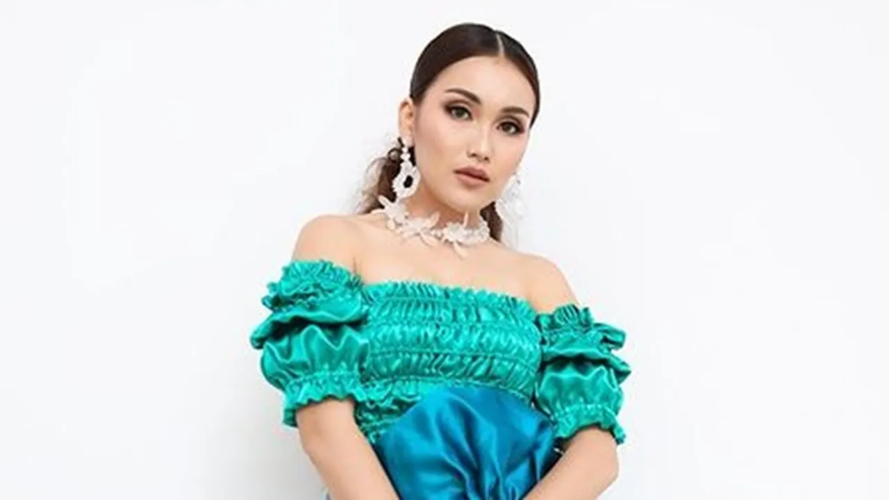 Pamer Kemesraan Bareng Adit Jayusman, Ayu Ting Ting Beri Kode Soal Pernikahan