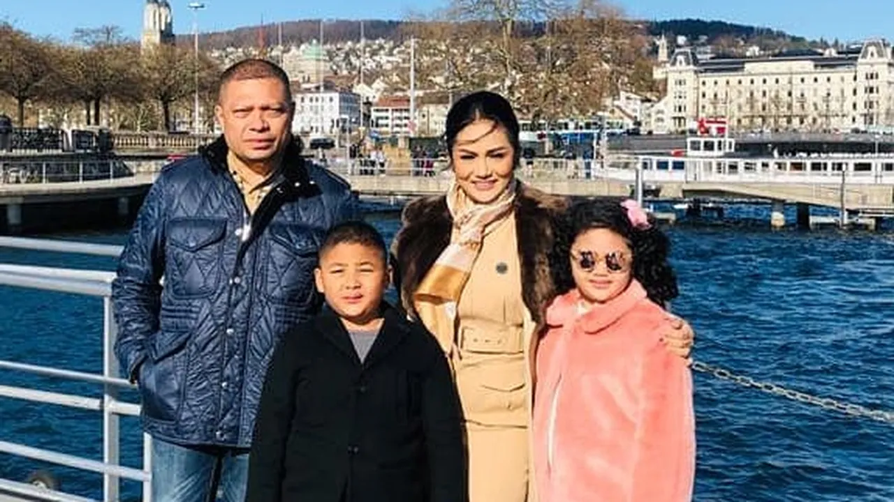 Pamer Kemesraan Bareng KD dan Anaknya, Raul Lemos Sindir Aurel dan Azriel Lagi?