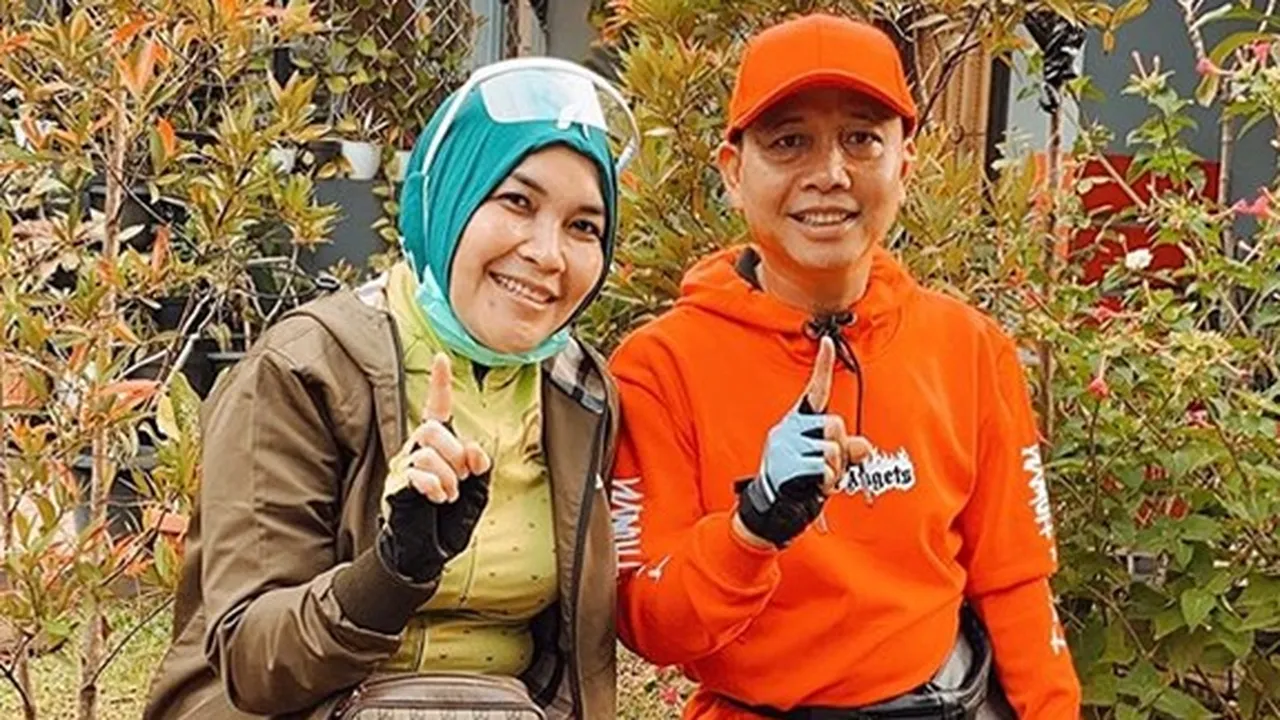 Pamer Lagi Gowes, Celana Umi Kalsum Ibunda Ayu Ting Ting Malah Jadi Cibiran Netizen