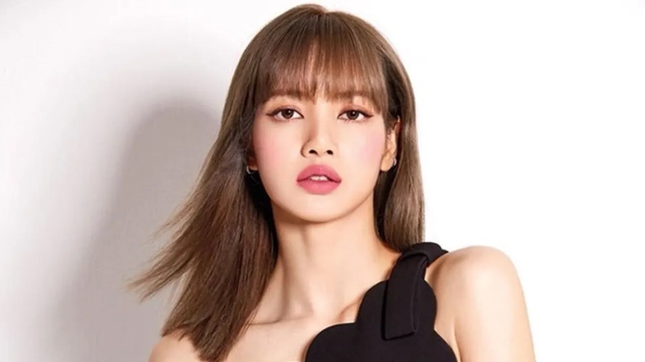 Pamer Pinggang Super Ramping, Lisa BLACKPINK Ramai Mencuri Perhatian