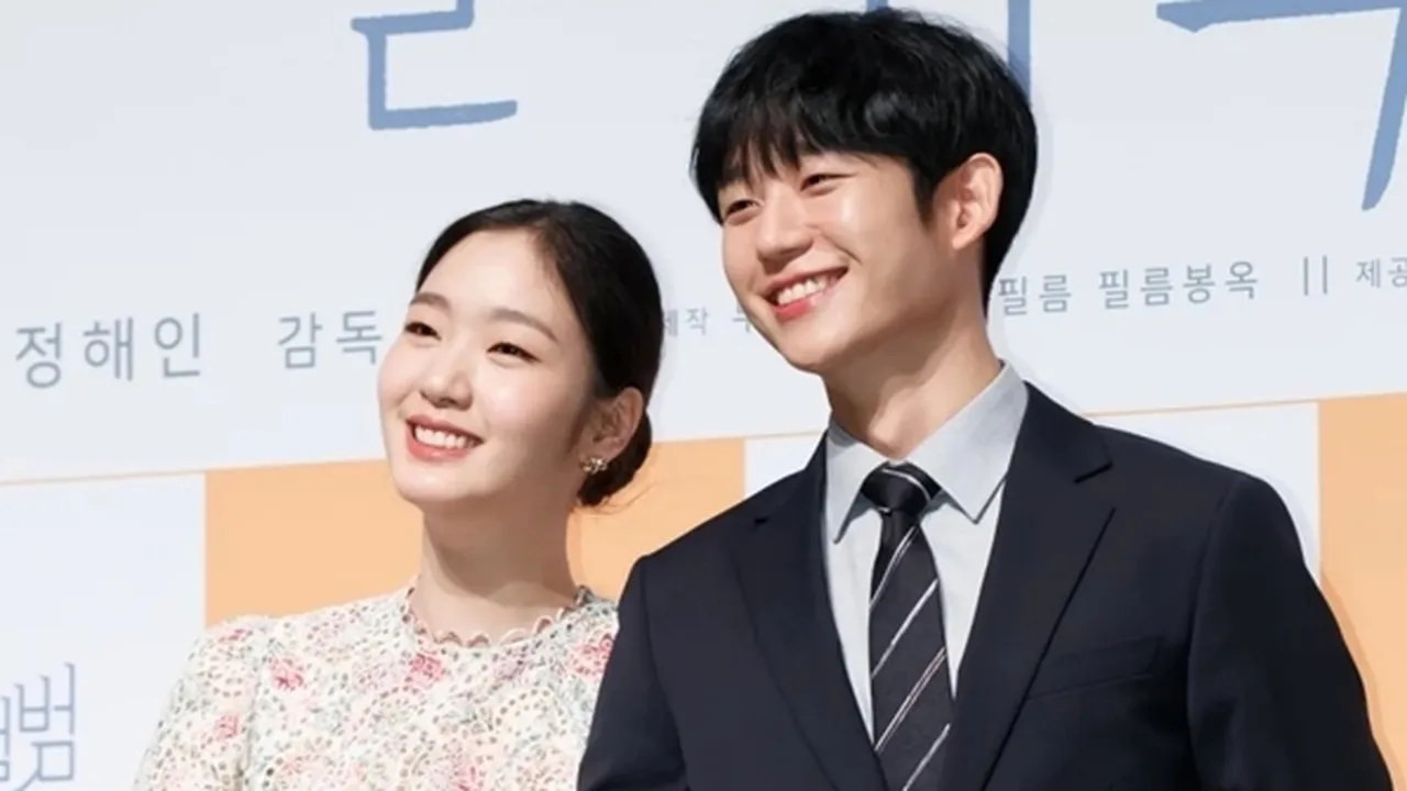 Pamer Suara Merdu, Kim Go Eun & Jung Hae In Akan Tampil di 'Begin Again 3'