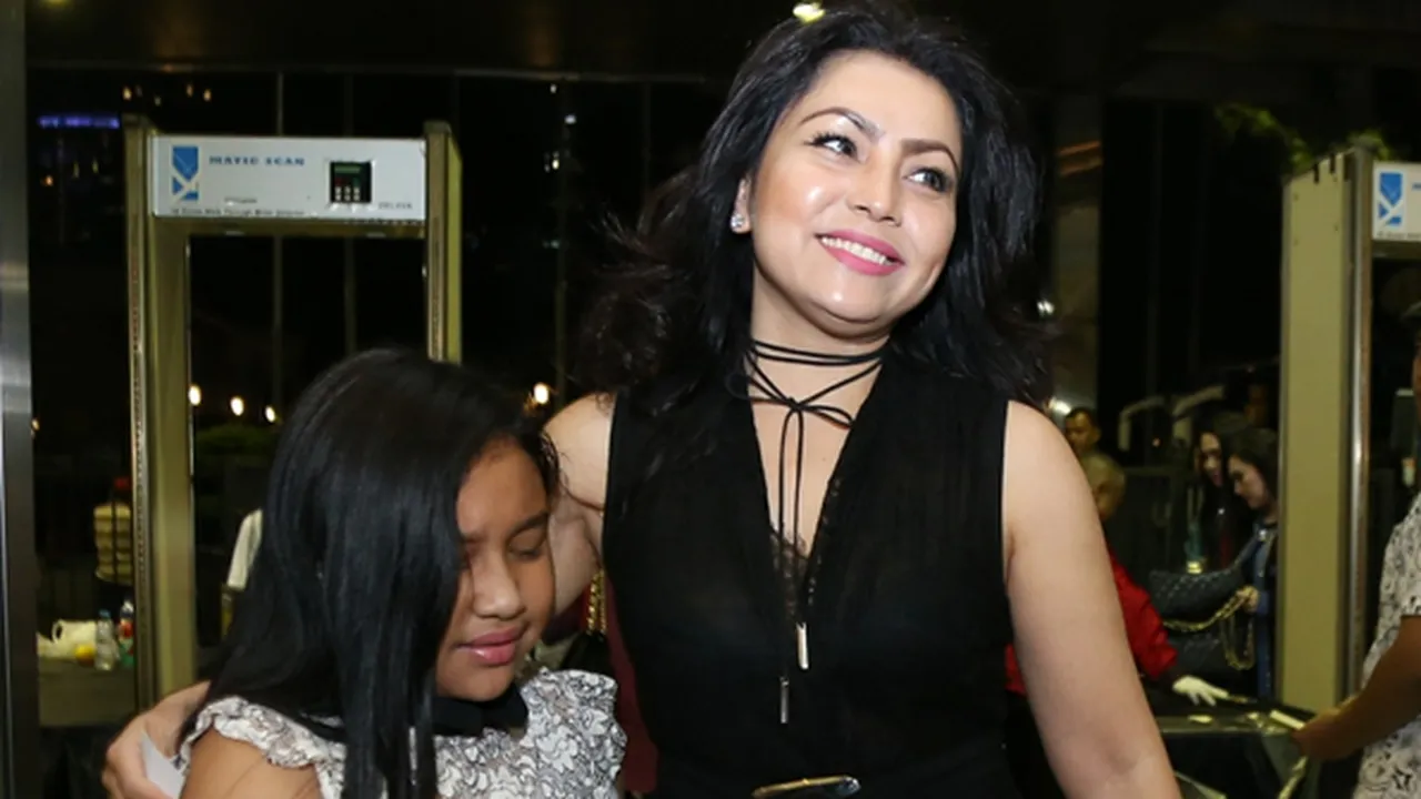 Pandai Main Piano, Khirani Trihatmodjo Iringi Mayangsari Bernyanyi