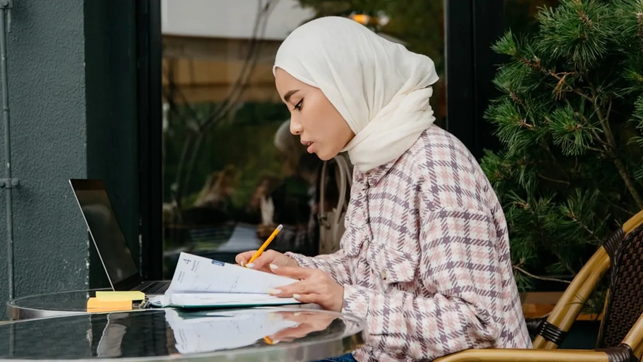 Panduan Memilih dan Memadukan Kemeja Wanita Hijab dengan Gaya Modis