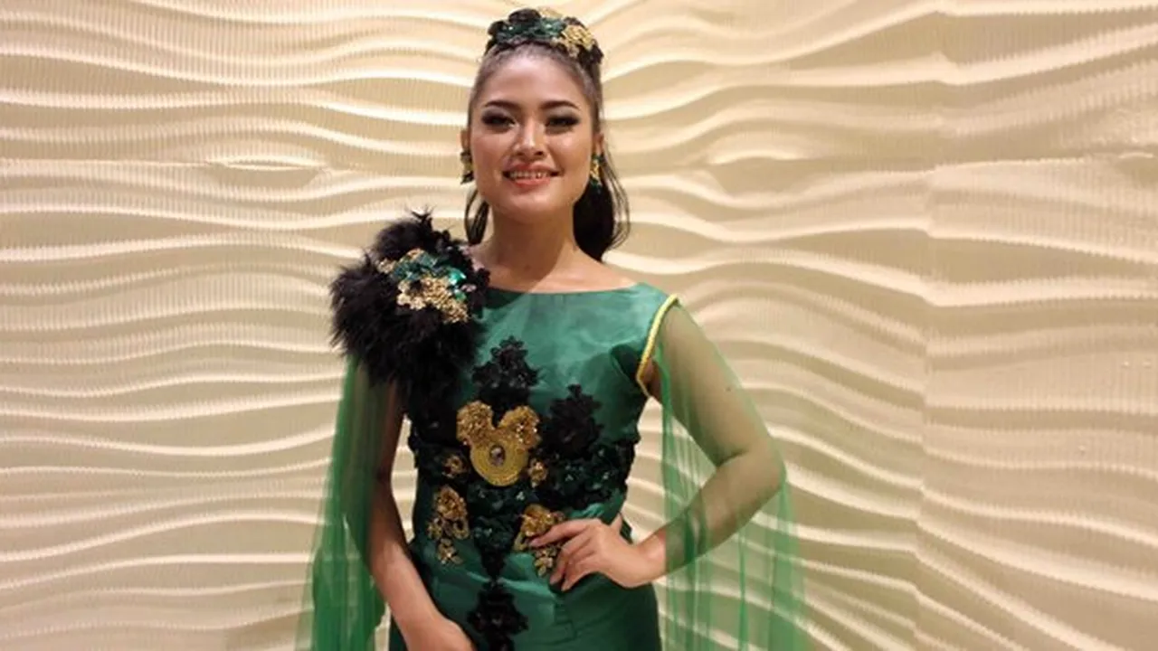 Panen Manggung di Musim Politik, Lia Amelia Tetap Bersikap Profesional