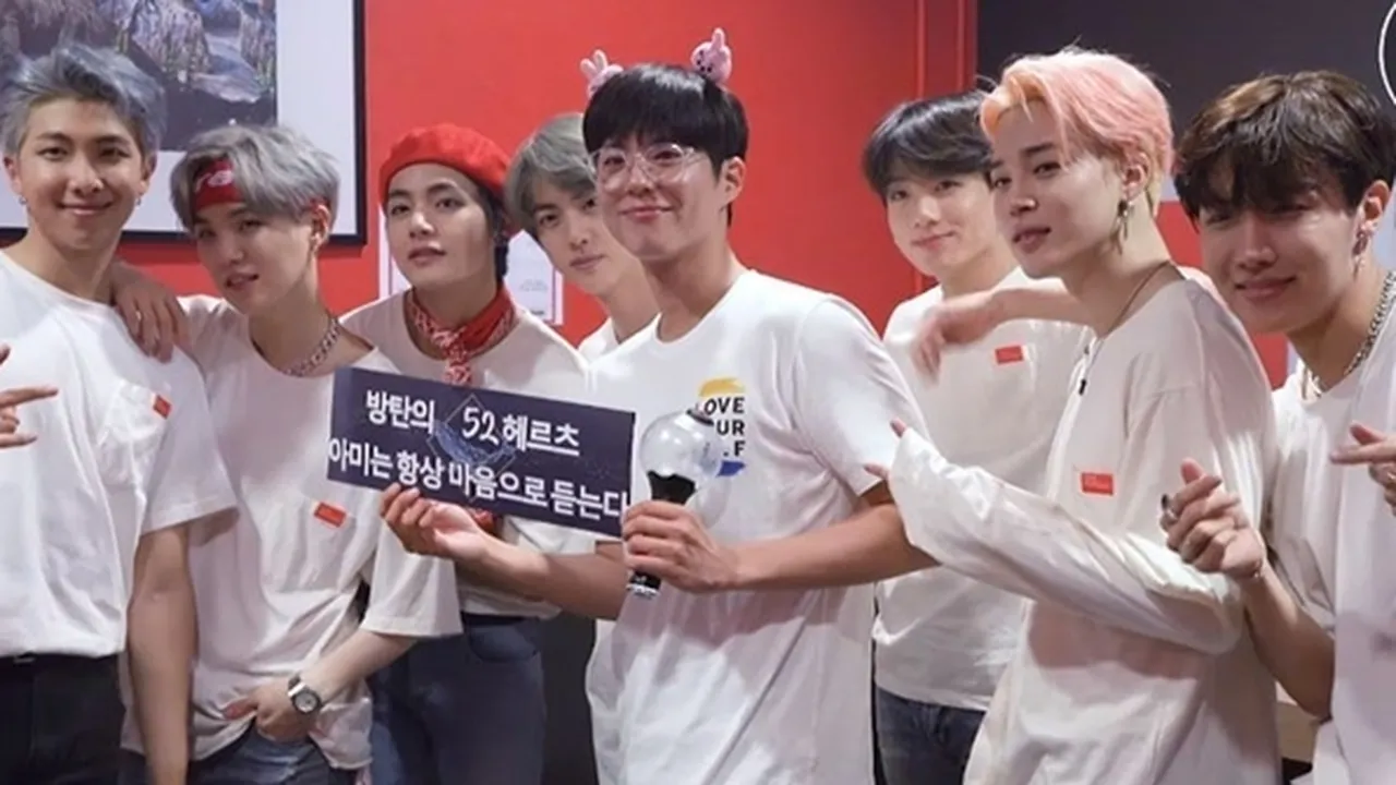 Park Bo Gum Berikan Kejutan di Konser BTS, Selama Ini Fans Jungkook?