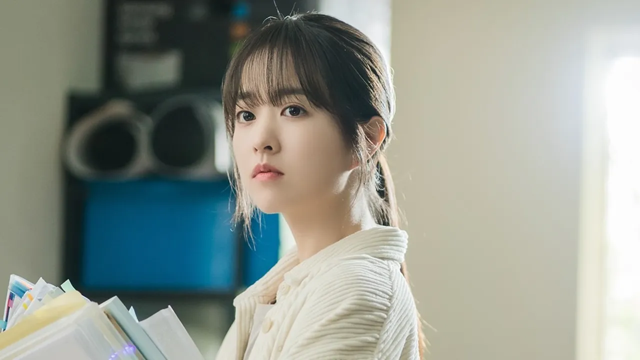 Park Bo Young Belajar Merokok Demi Peran di 'MELO MOVIE', Arah Jarinya Pun Jadi Perhatian