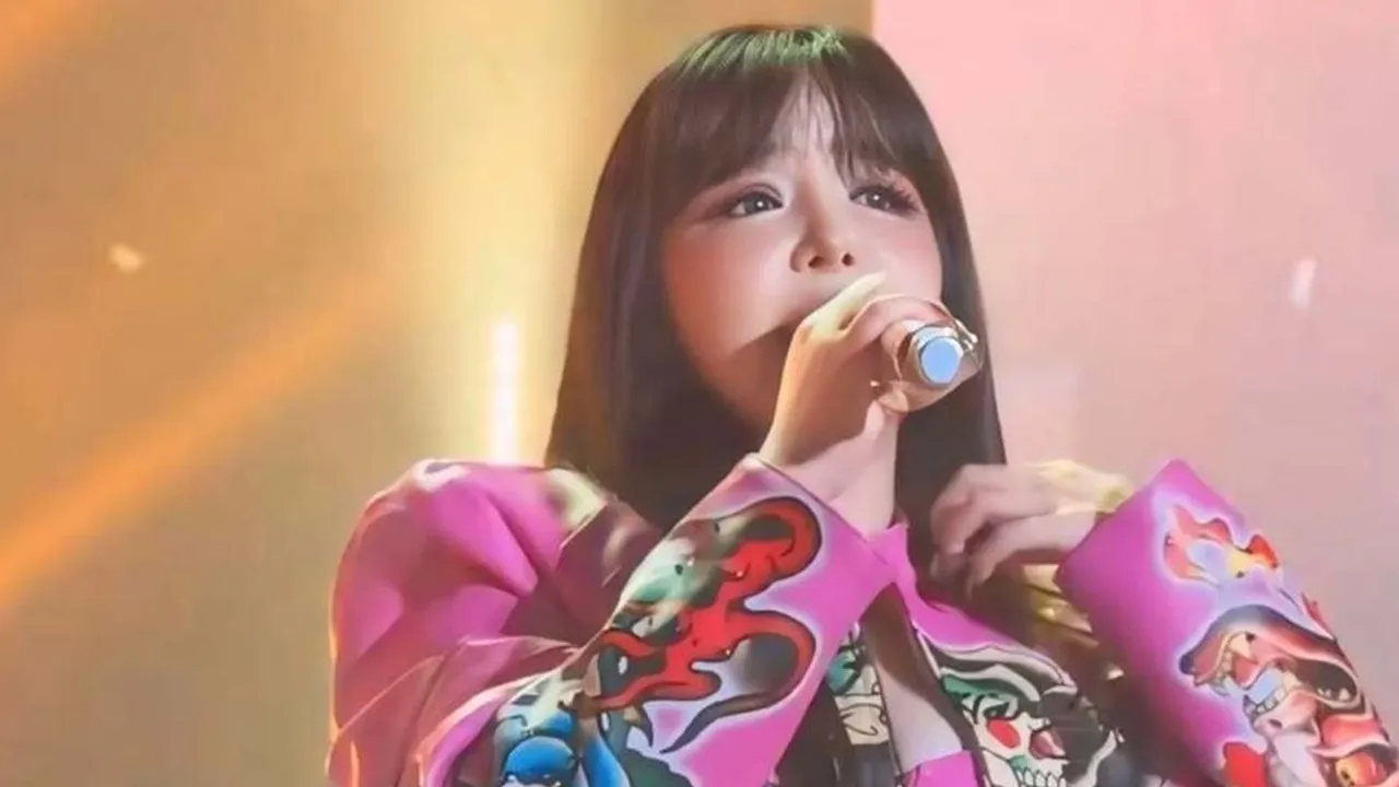 Park Bom Tuntut YG 4,5 Kuadriliun Atas Gaji yang Belum Dibayar