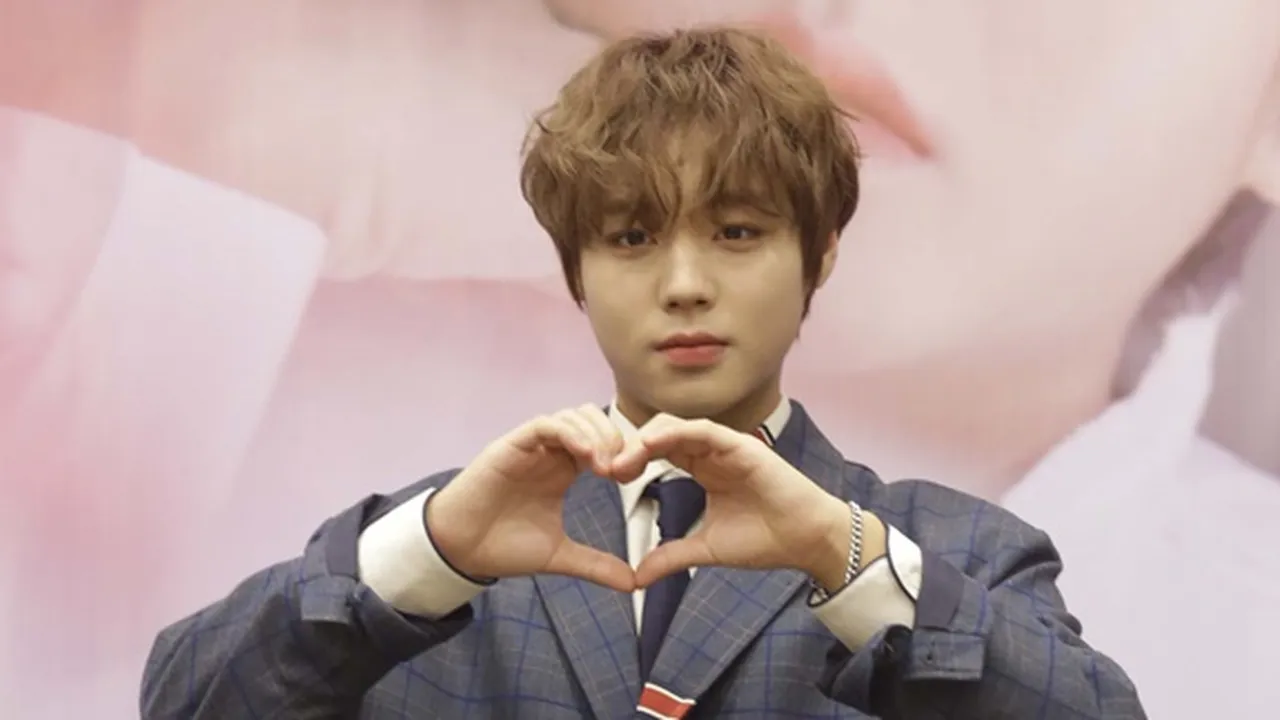 Park Jihoon Pertimbangkan Main Drama Adaptasi Webtoon 'LOVE REVOLUTION'