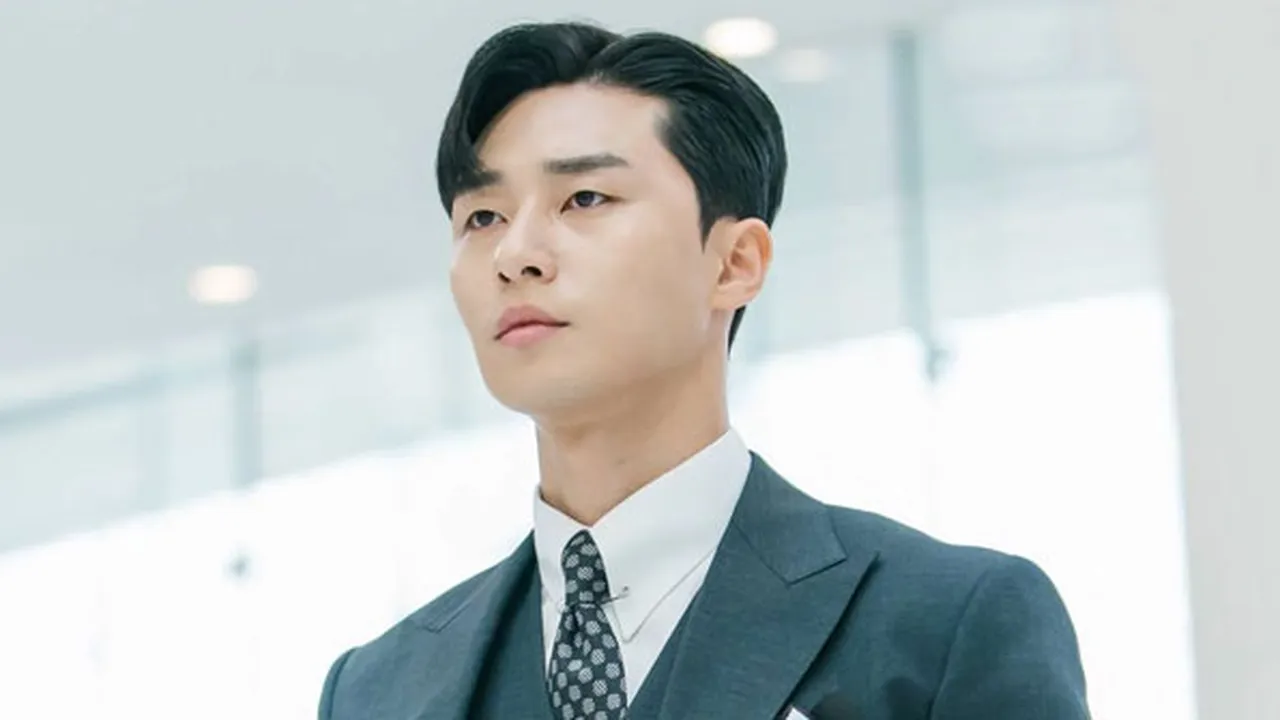 Park Seo Joon Ciptakan Sendiri Gesture Unik Lee Young Joon di 'SECRETARY KIM'