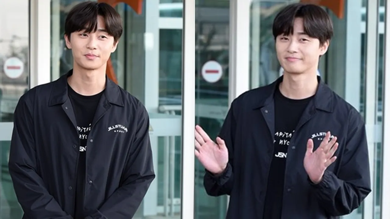 Park Seo Joon Saat Tiba di Bali, Capek Aja Tetap Kelihatan Ganteng