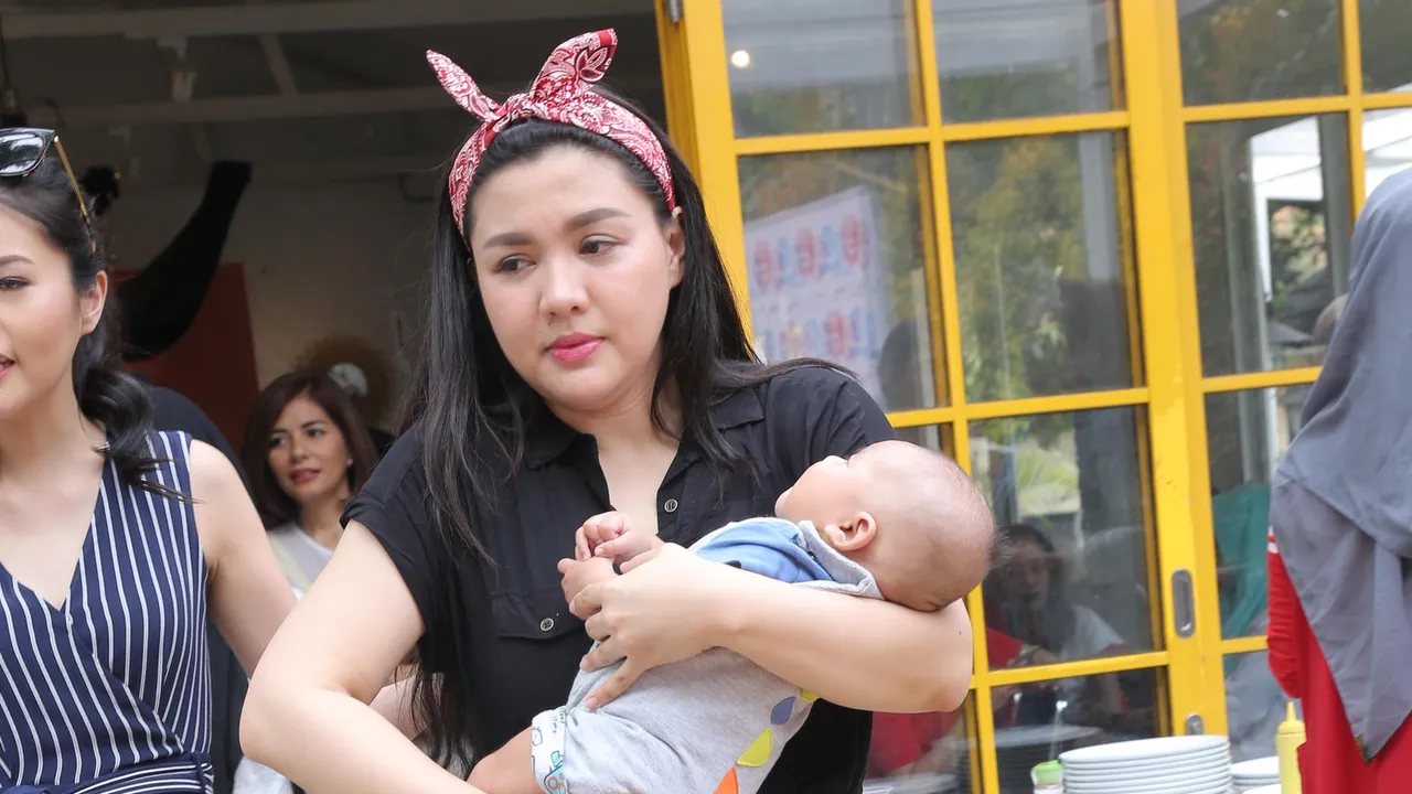 Pasca Melahirkan, Vicky Shu Berencana Untuk Diet?