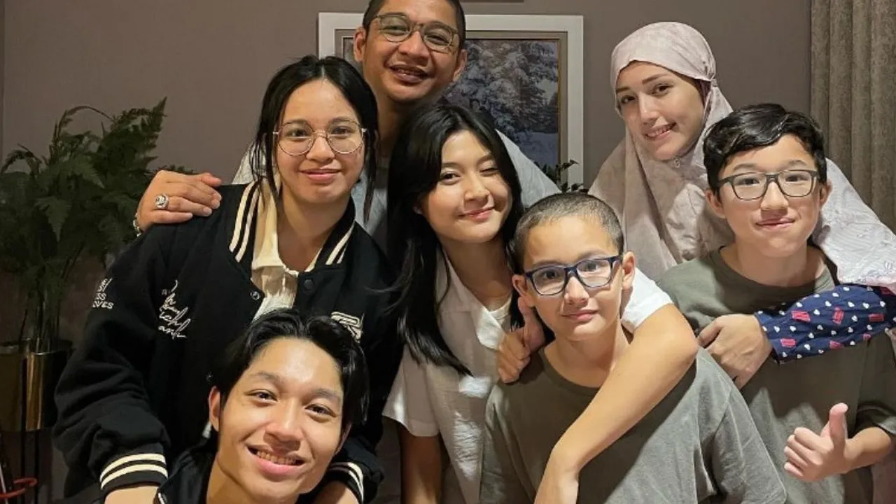 Pasha Ungu Ulang Tahun, 5 Anaknya Kumpul Bareng dan Dirayakan Keluarga Besar Pasha Ungu Ulang Tahun, 5 Anaknya Kumpul Bareng dan Dirayakan Keluarga Besar