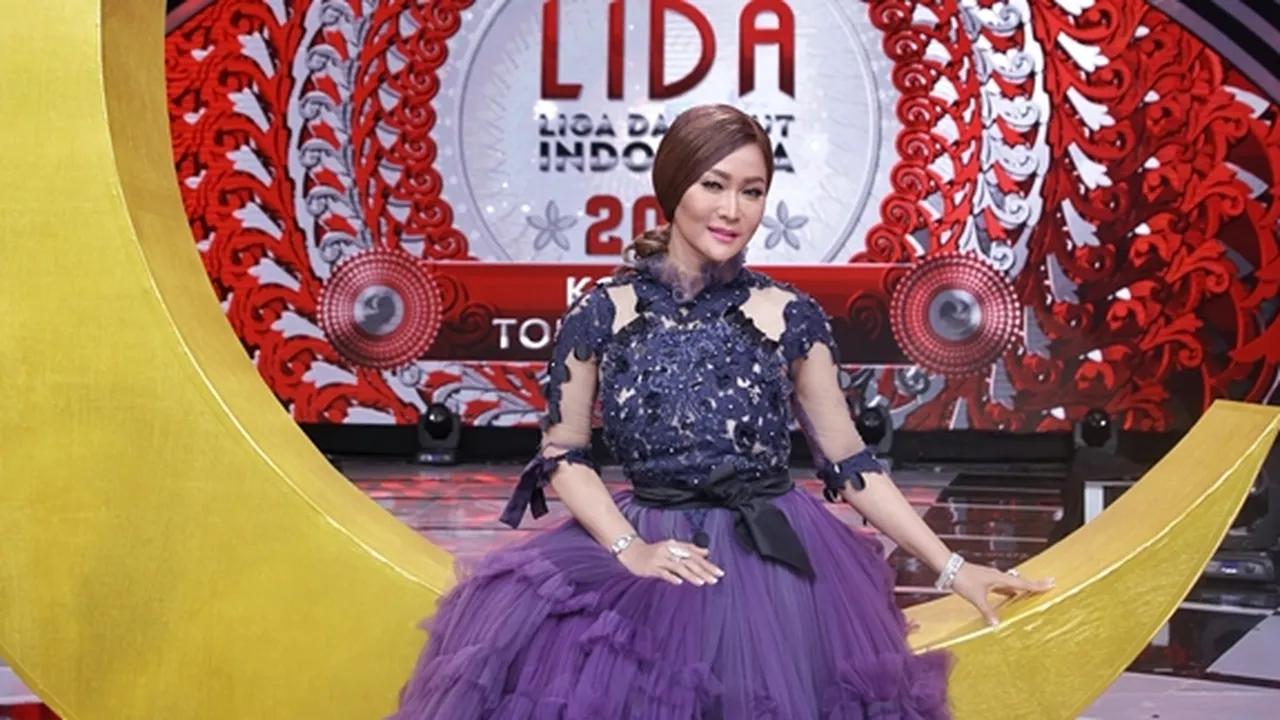 Peduli, Inul Daratista Siapkan Kursi Roda Untuk Seorang Ayah Peserta LIDA 2020