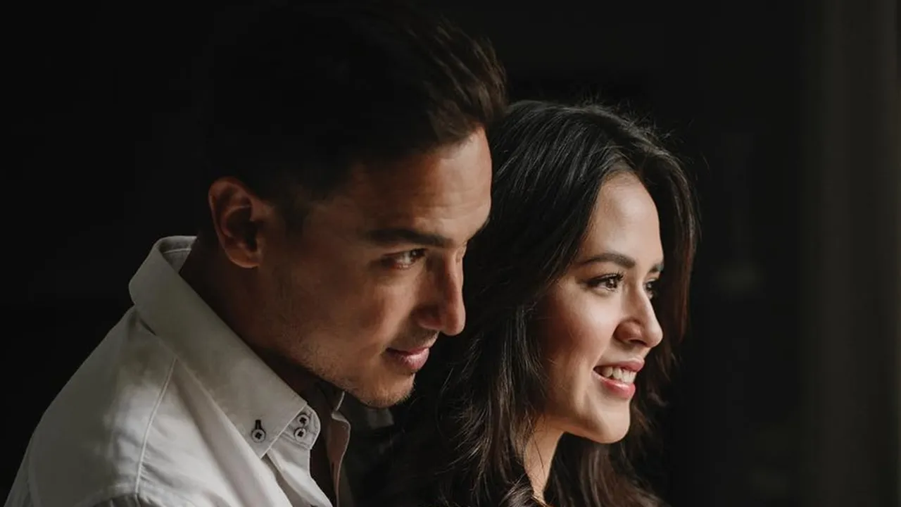 Pegang Babybump Raisa, Ekspresi Hamish Daud Bikin Gemas!