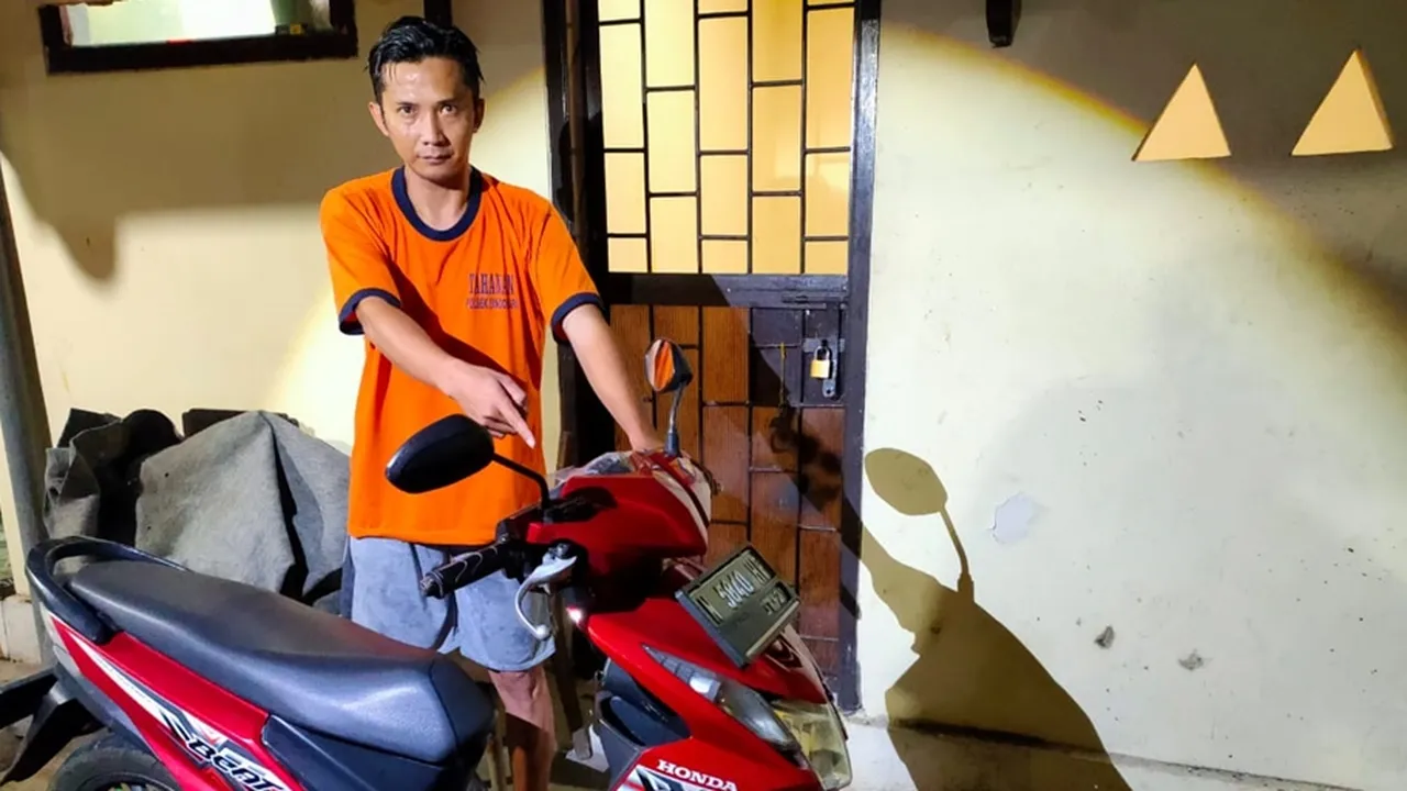 Pelaku Jambret Todongkan Pisau Rampas Sepeda Motor dan Tas