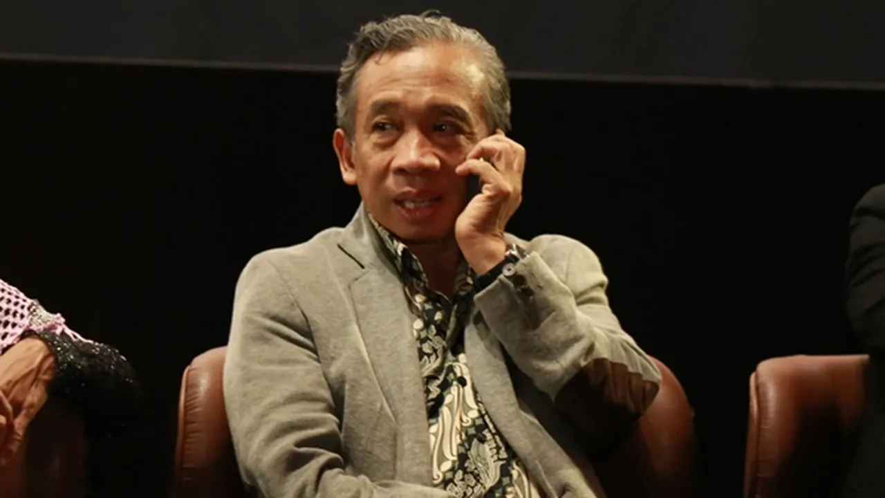 Pelawak Qomar Beri Pernyataan Pasca Sidang Perdana Kasus Pemalsuan Ijazah Pelawak Qomar Beri Pernyataan Pasca Sidang Perdana Kasus Pemalsuan Ijazah